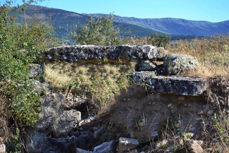 Puente del Río Palancar muy útil antaño hoy abandonado