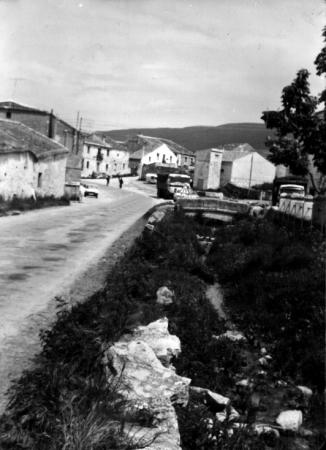 El cauce del río Corcho a su paso por el pueblo antes de soterrarle